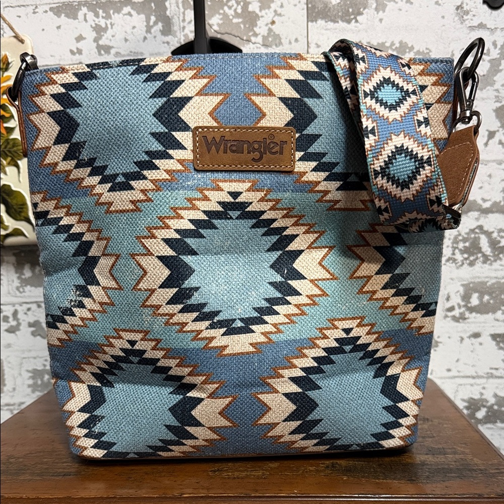 Wrangler Geometric Blue and Tan Tote